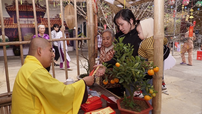 The Ceremony praying for peace  at Dong Cao Pagoda – Thanh Hoa.