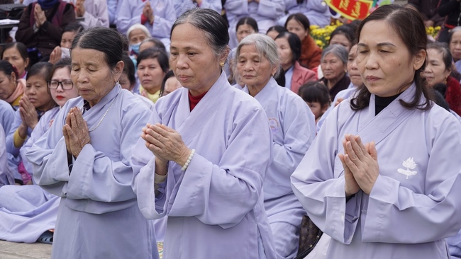 The Ceremony praying for peace  at Dong Cao Pagoda – Thanh Hoa.