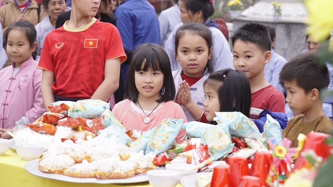 The Ceremony praying for peace  at Dong Cao Pagoda – Thanh Hoa.