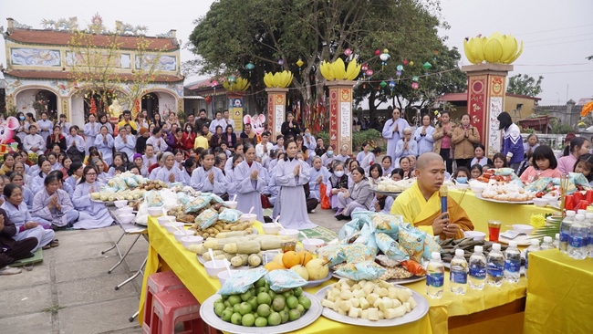 The Ceremony praying for peace  at Dong Cao Pagoda – Thanh Hoa.