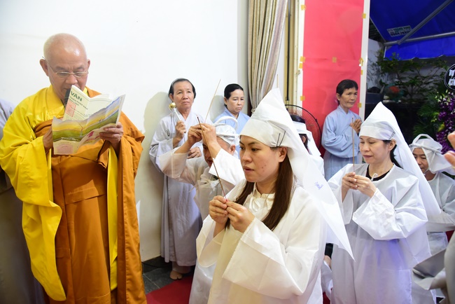 The  praying ceremony for rebirth in Hoc Mon, HCMC and releasing creatures in Ca Mau.