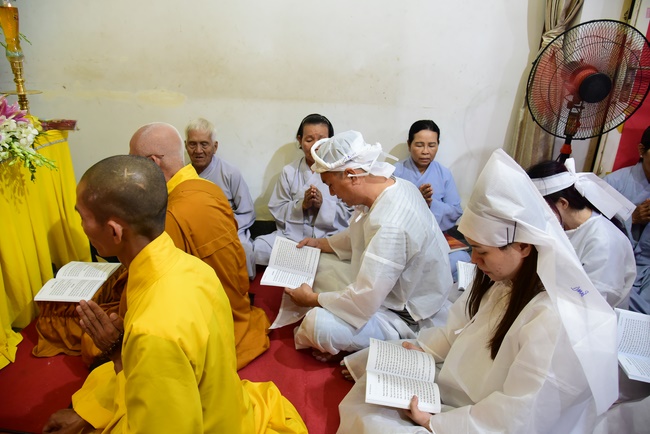 The  praying ceremony for rebirth in Hoc Mon, HCMC and releasing creatures in Ca Mau.