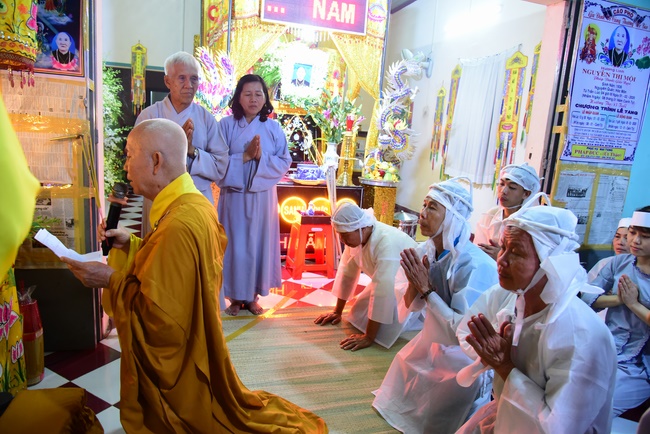 The  praying ceremony for rebirth in Hoc Mon, HCMC and releasing creatures in Ca Mau.