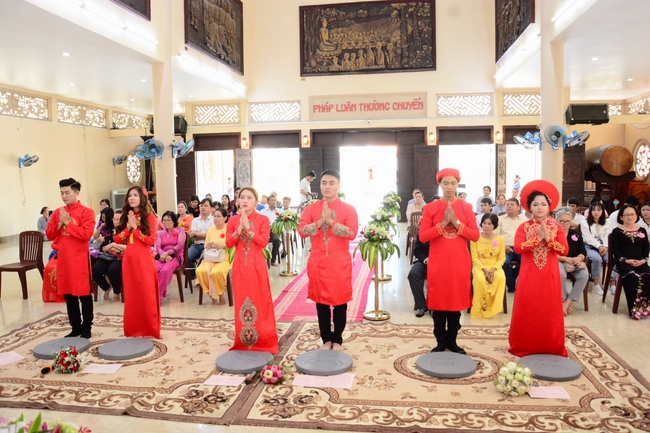 The Wedding Ceremony at the pagoda