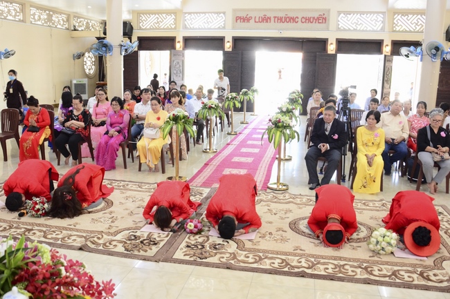 The Wedding Ceremony at the pagoda