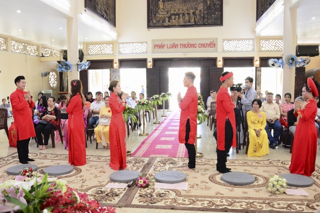 The Wedding Ceremony at the pagoda