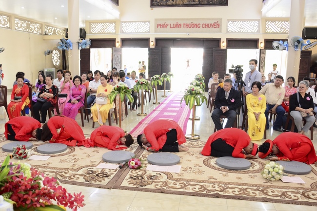 The Wedding Ceremony at the pagoda