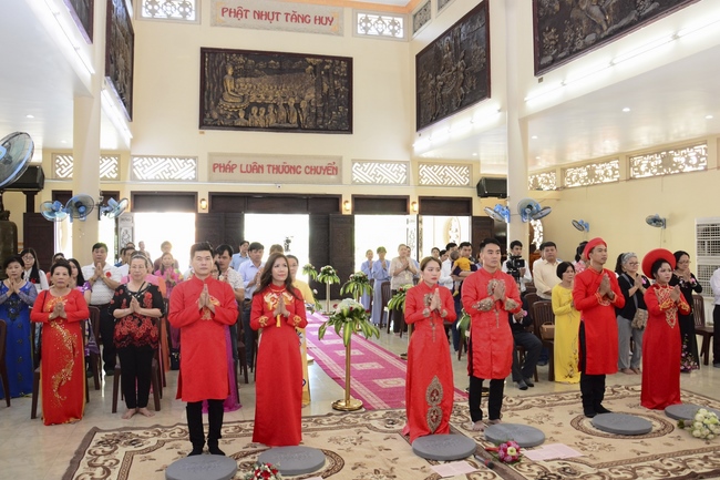 The Wedding Ceremony at the pagoda