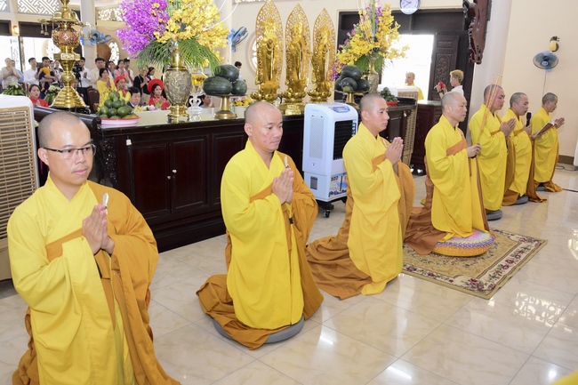 The Wedding Ceremony at the pagoda