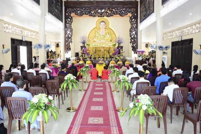 The Wedding Ceremony at the pagoda