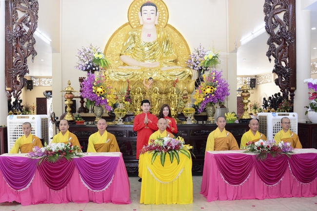 The Wedding Ceremony at the pagoda