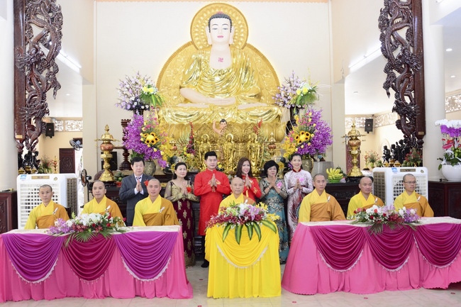 The Wedding Ceremony at the pagoda