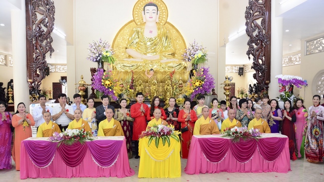The Wedding Ceremony at the pagoda