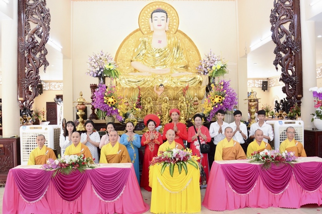 The Wedding Ceremony at the pagoda