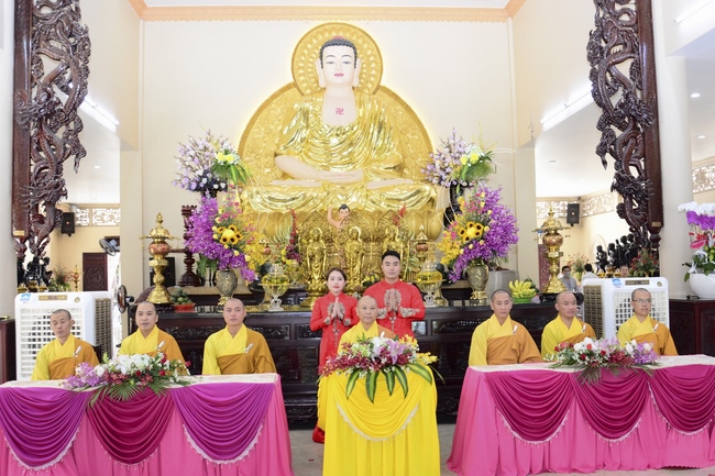 The Wedding Ceremony at the pagoda