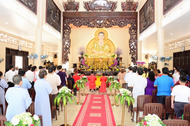 The Wedding Ceremony at the pagoda