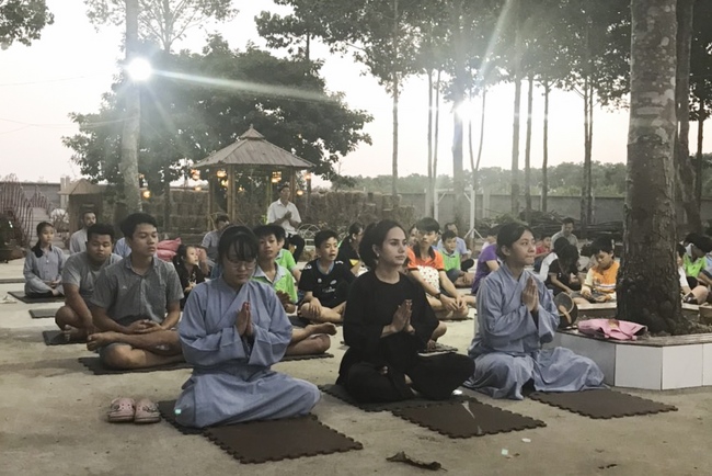 Prostrating five-hundred names Bodhisattva Avalokitesvara at the branch of Hoang Phap Pagoda, Cu Chi