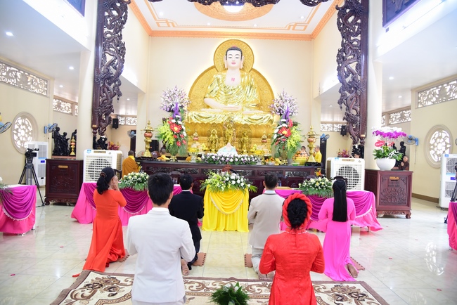 The Wedding Ceremony at the pagoda
