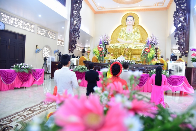 The Wedding Ceremony at the pagoda