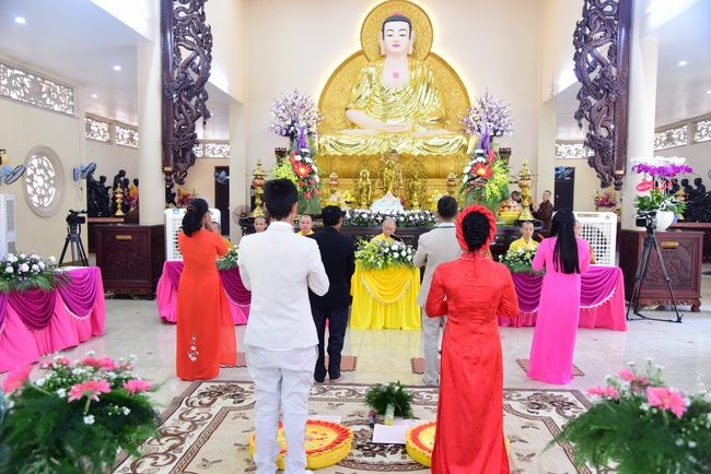 The Wedding Ceremony at the pagoda