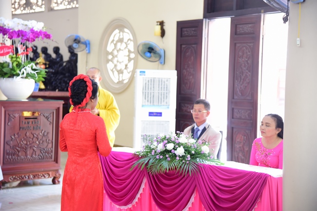 The Wedding Ceremony at the pagoda