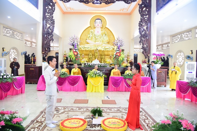 The Wedding Ceremony at the pagoda