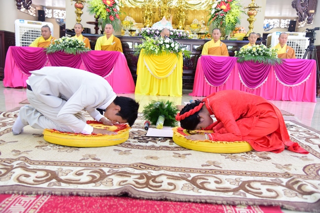 The Wedding Ceremony at the pagoda