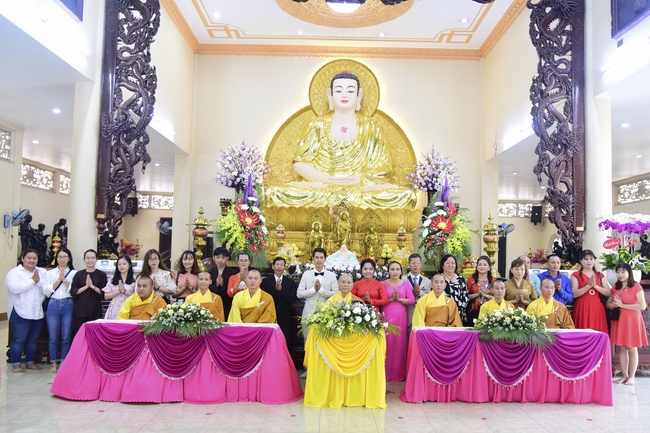 The Wedding Ceremony at the pagoda