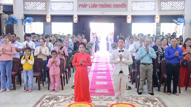 The Wedding Ceremony at the pagoda