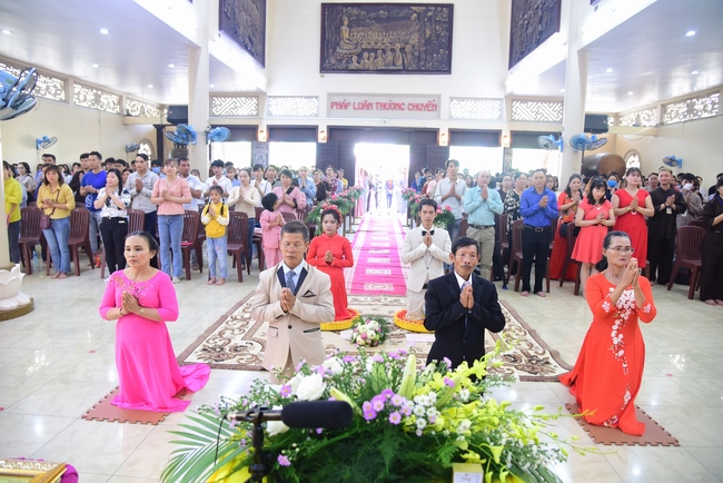 The Wedding Ceremony at the pagoda