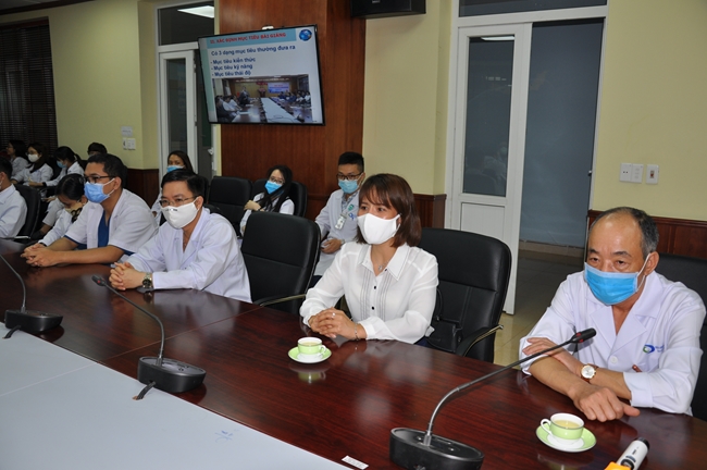 Offering free masks in Quang Ninh of Tieu Dao pagoda