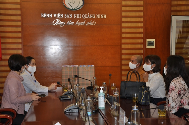 Offering free masks in Quang Ninh of Tieu Dao pagoda