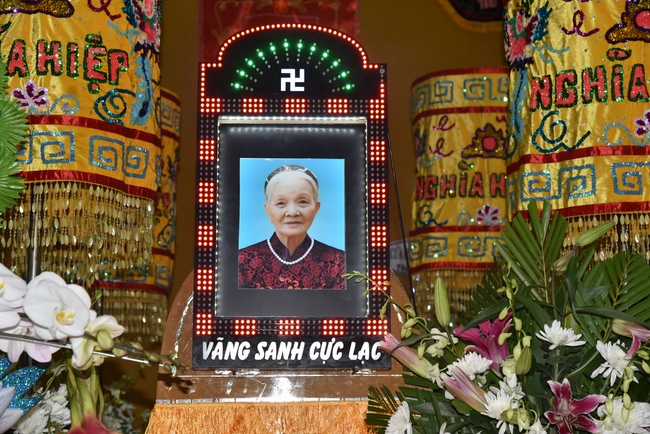 Tụng kinh cầu siêu tại Q. 12