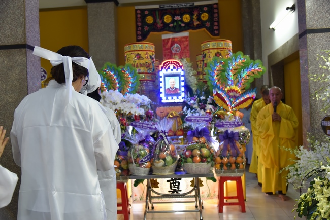 Tụng kinh cầu siêu tại Q. 12