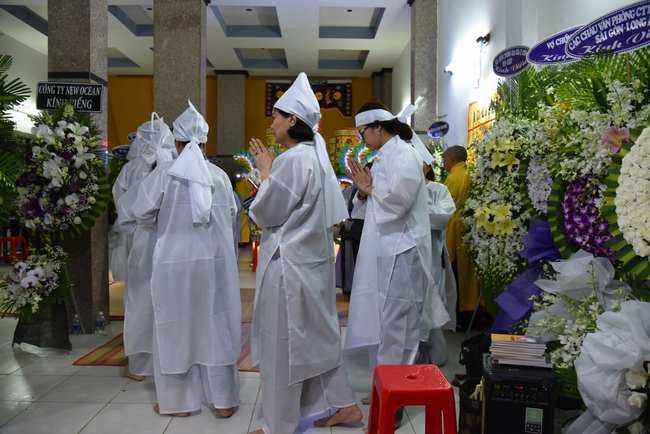 Tụng kinh cầu siêu tại Q. 12