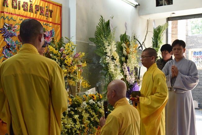 Tụng kinh cầu siêu tại Q. 12