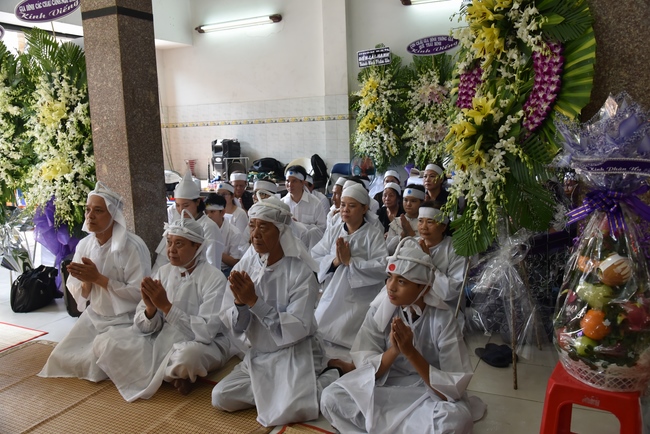 Tụng kinh cầu siêu tại Q. 12