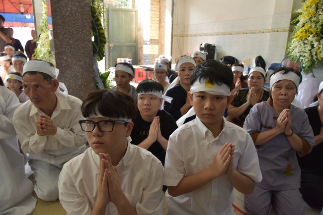 Tụng kinh cầu siêu tại Q. 12