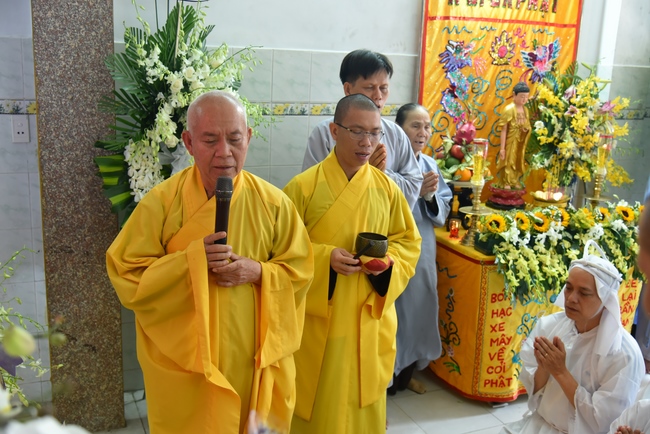 Tụng kinh cầu siêu tại Q. 12