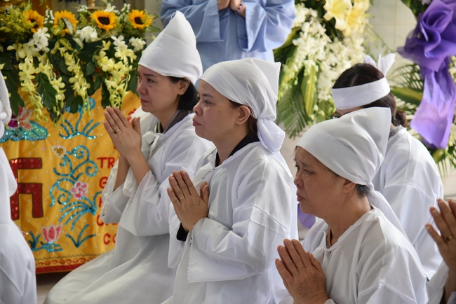 Tụng kinh cầu siêu tại Q. 12