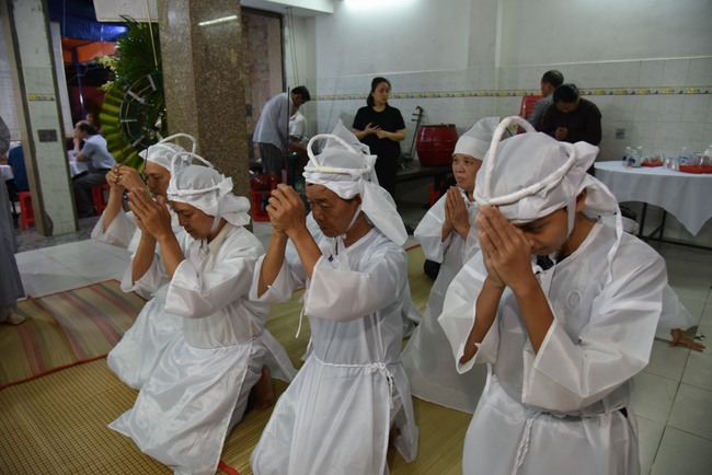 Tụng kinh cầu siêu tại Q. 12