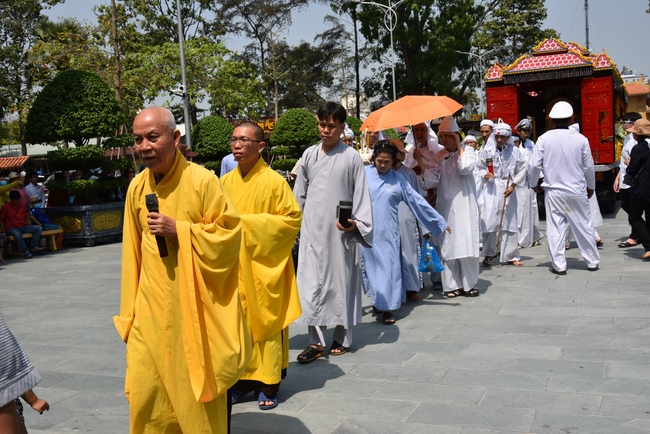 Tụng kinh cầu siêu tại Q. 12