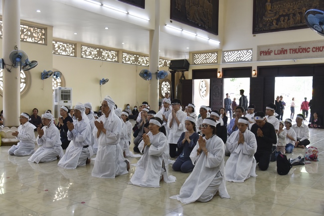 Tụng kinh cầu siêu tại Q. 12