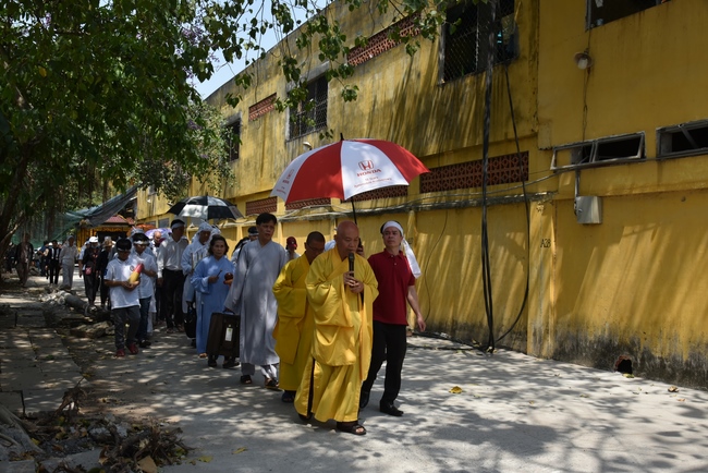 Tụng kinh cầu siêu tại Q. 12