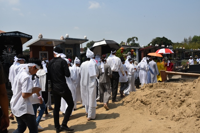 Tụng kinh cầu siêu tại Q. 12