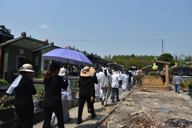 Tụng kinh cầu siêu tại Q. 12