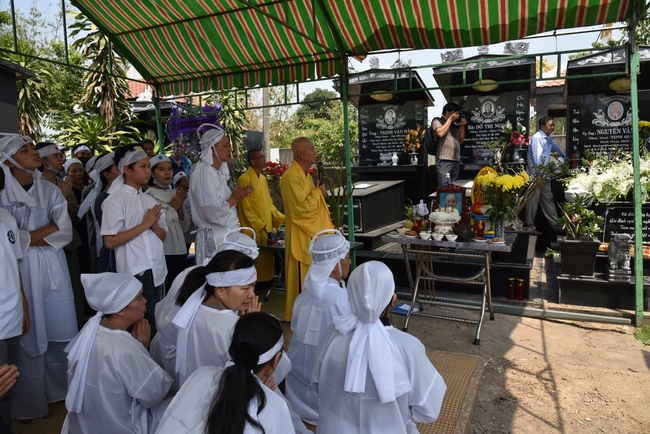 Tụng kinh cầu siêu tại Q. 12