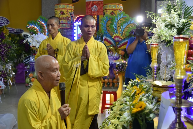 Tụng kinh cầu siêu tại Q. 12