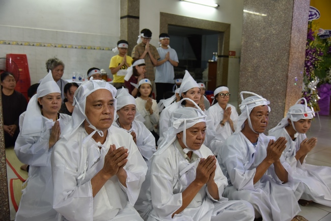 Tụng kinh cầu siêu tại Q. 12