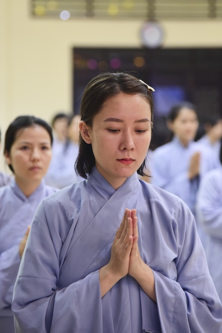 Learning about demeanor for Buddhists at the Pagoda
